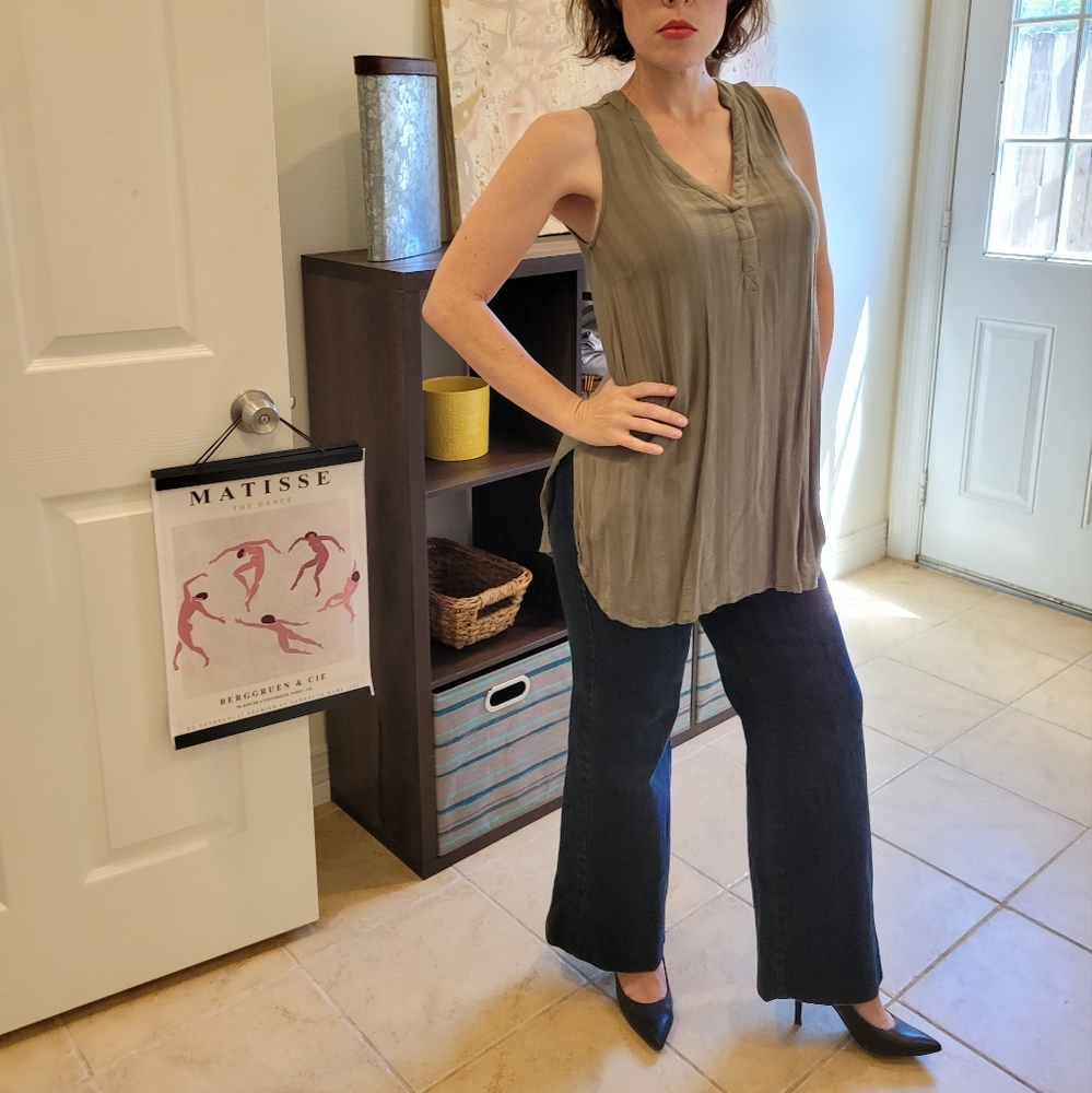 Maeve/Anthropologie textured sleeveless tunic blouse in sage green size S